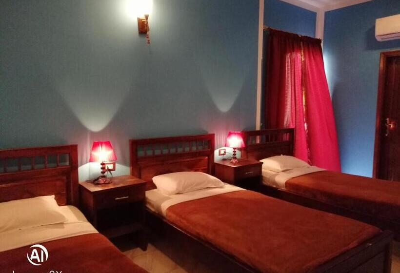 اتاق استاندارد سه نفره, Al Hambra