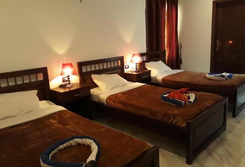 اتاق استاندارد سه نفره, Al Hambra