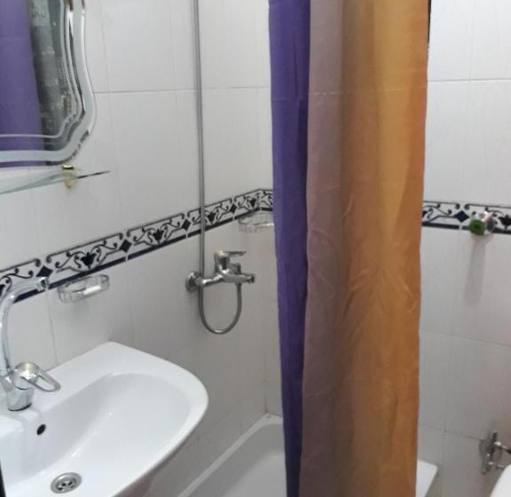 اتاق استاندارد سه نفره, Al Hambra