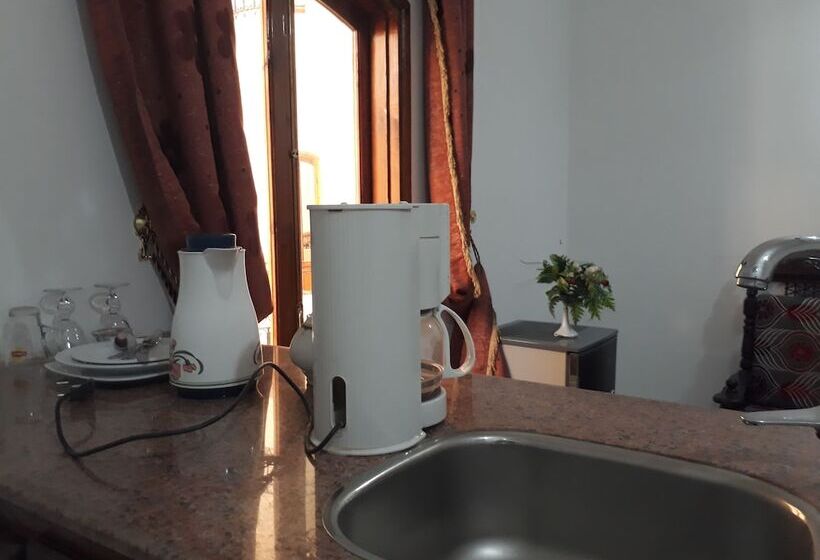 استودیوی استاندارد, Al Hambra