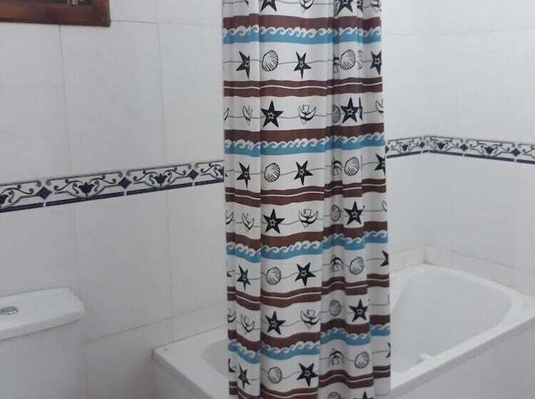 اتاق استاندارد سه نفره, Al Hambra