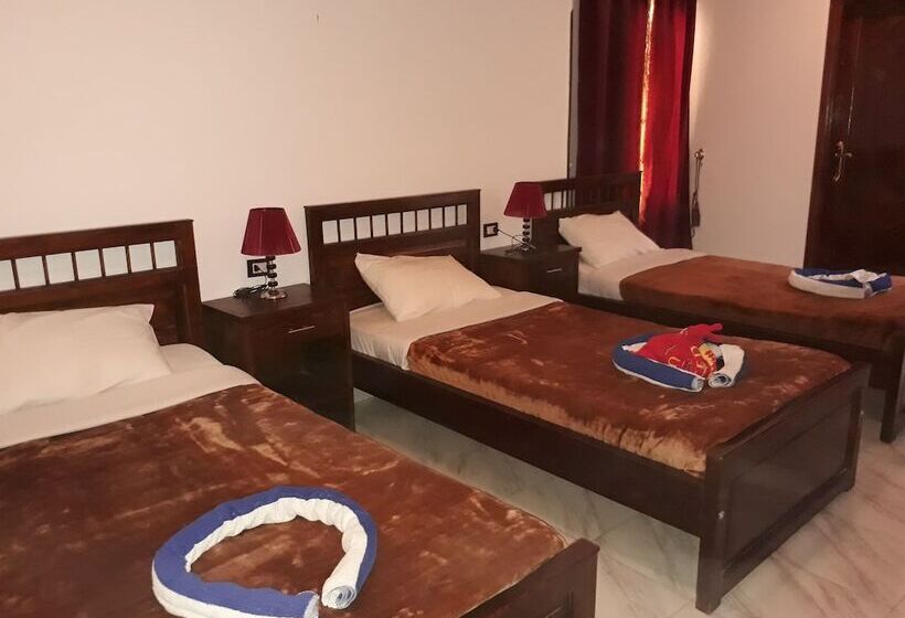 اتاق استاندارد سه نفره, Al Hambra