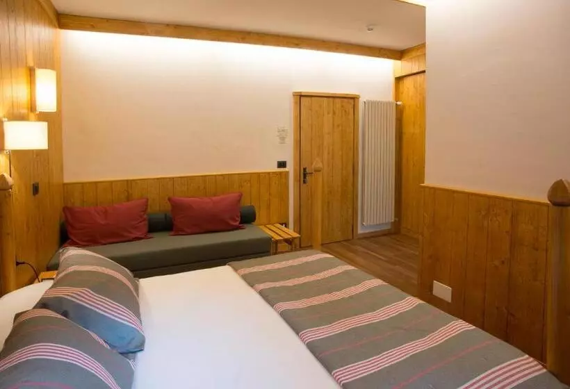 Comfort Kolmen Hengen Huone, Albergo Ristorante Bucaneve