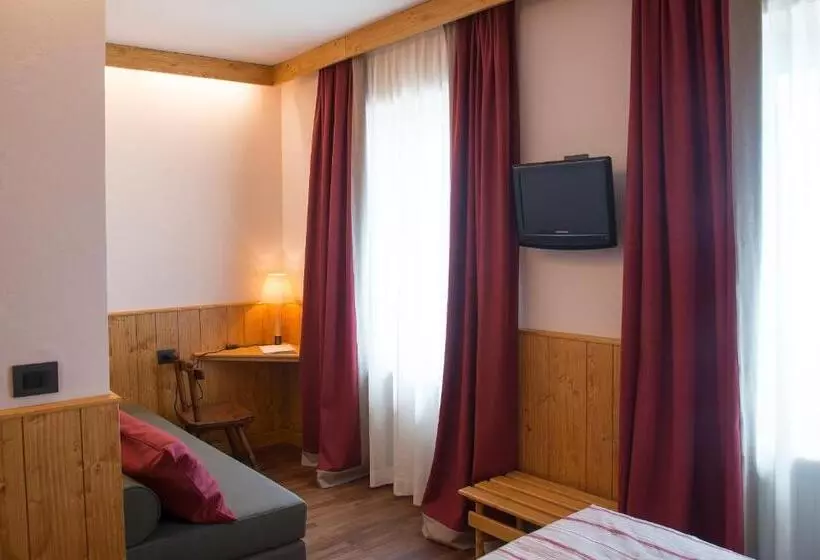 Comfort Kolmen Hengen Huone, Albergo Ristorante Bucaneve