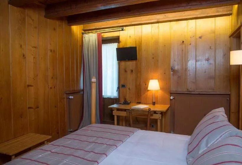 Deluxe-perhehuone, Albergo Ristorante Bucaneve