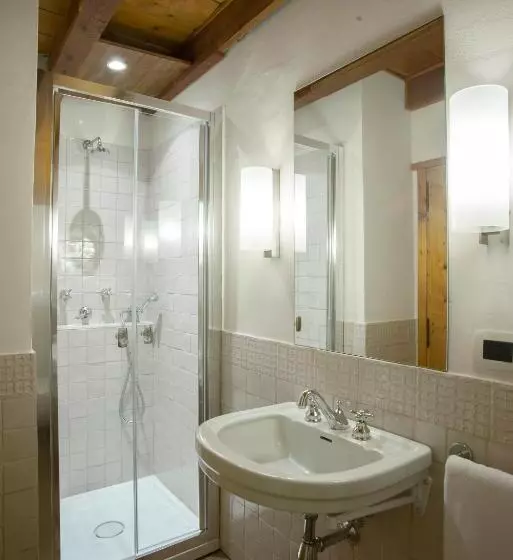 Perhehuone, Albergo Ristorante Bucaneve