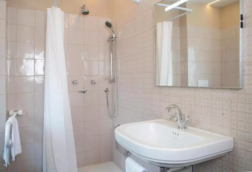 Standard-invahuone, Albergo Ristorante Bucaneve
