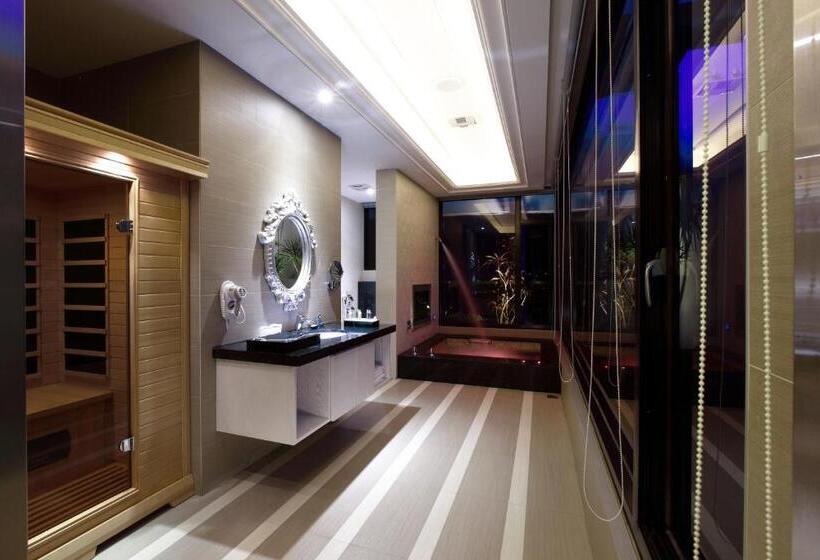 Royal Suite, Icloud Luxury Resort &