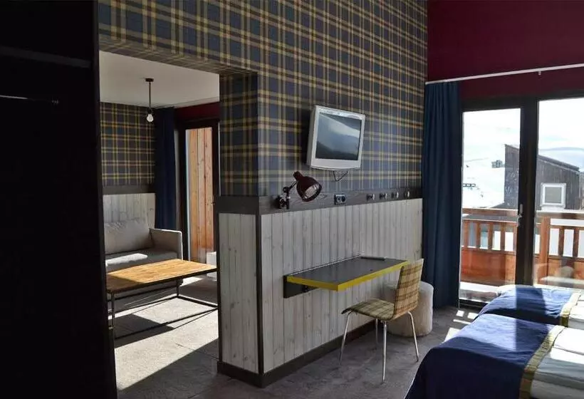 Standard Neljän Hengen Huone, Langley Hôtel Tango