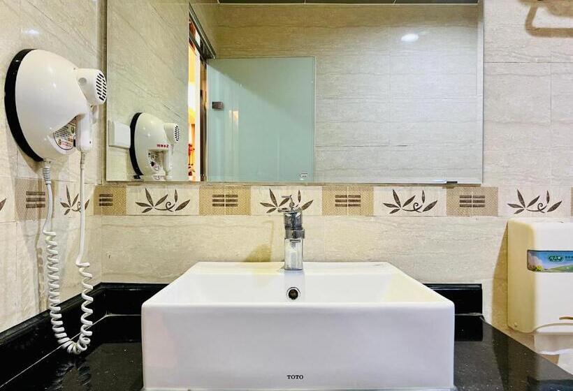 اتاق سوپریور چهار تخته, Mucha Boutique