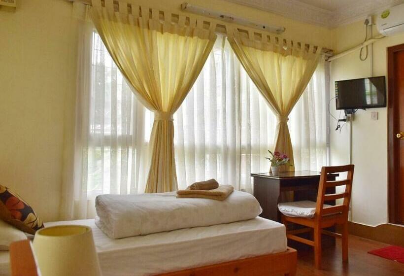 اتاق استاندارد یک نفره, Shakya House