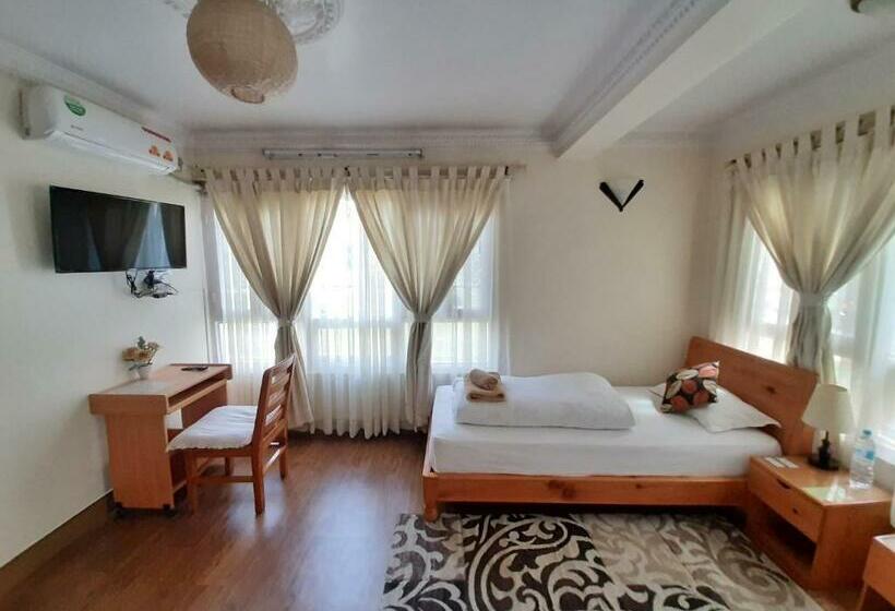 اتاق استاندارد یک نفره, Shakya House