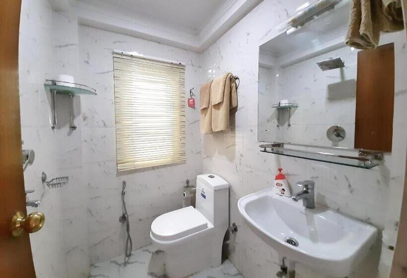 اتاق لوکس, Shakya House