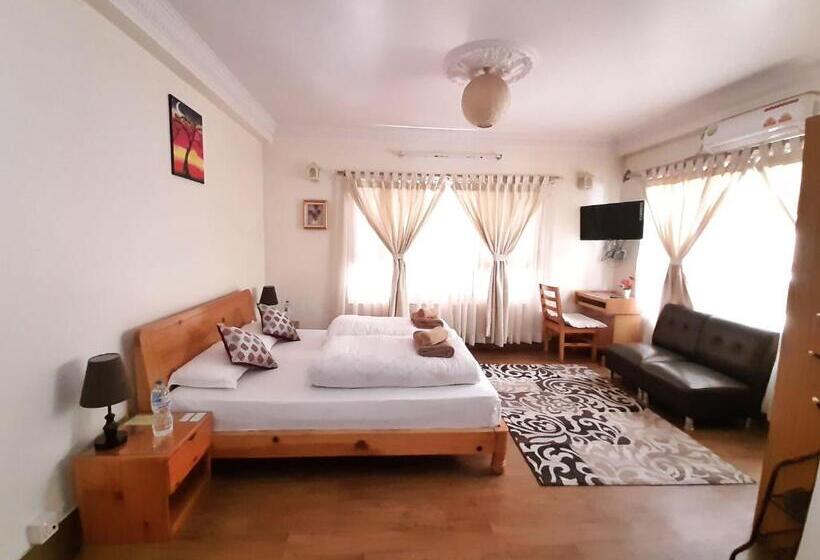 اتاق لوکس, Shakya House