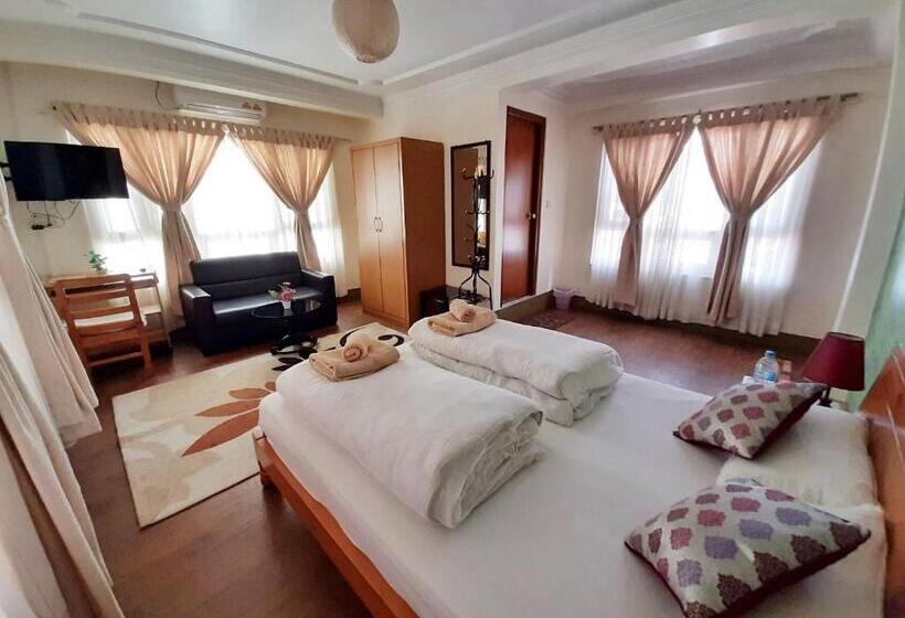 اتاق لوکس, Shakya House