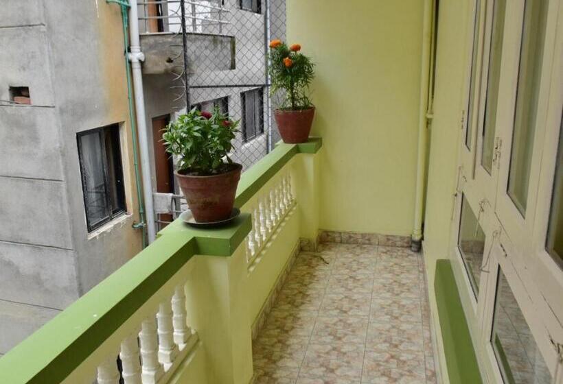 اتاق سوپریور, Shakya House