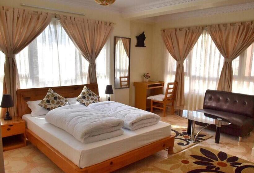 اتاق سوپریور, Shakya House