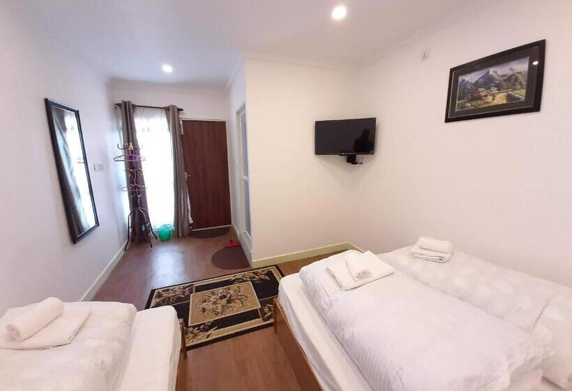 اتاق استاندارد سه نفره, Shakya House