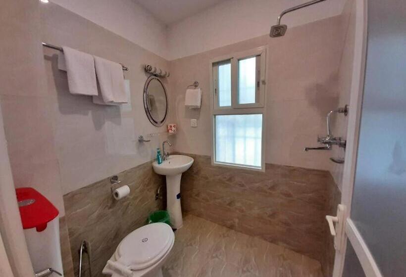 اتاق استاندارد یک نفره, Shakya House