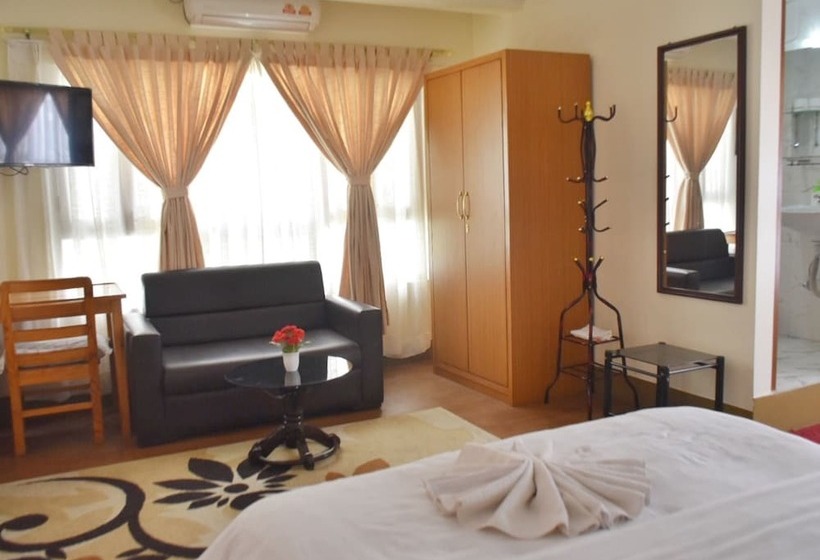 اتاق لوکس, Shakya House