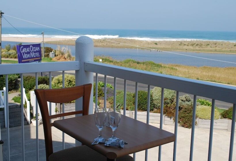 חדר סטנדרט נוף לים עם מרפסת, A Great Ocean View Motel