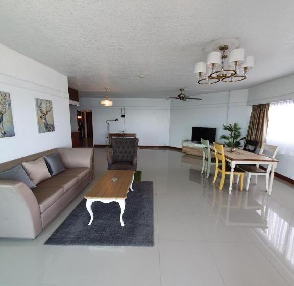 سوییت سوپریور با چشم‌انداز دریا, Markland Beach View