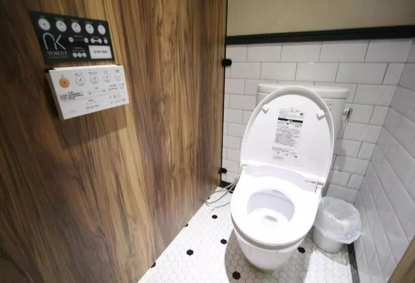 اتاق استاندارد چهارنفره با سرویس بهداشتی مشترک, Nk Hostel