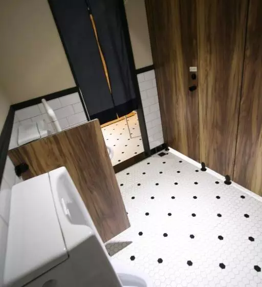 اتاق خانوادگی با سرویس بهداشتی مشترک, Nk Hostel