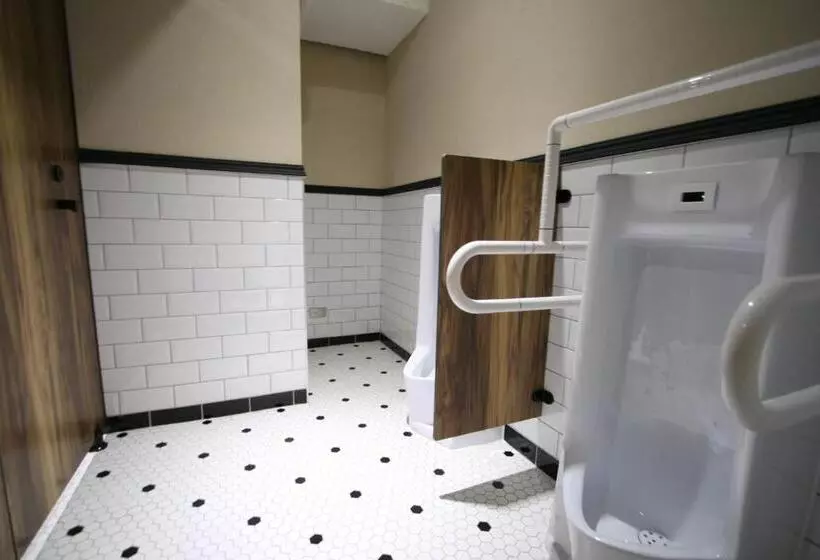 اتاق استاندارد با سرویس بهداشتی مشترک, Nk Hostel