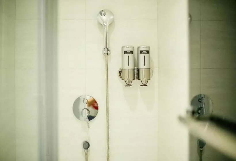 اتاق استاندارد با سرویس بهداشتی مشترک, Nk Hostel