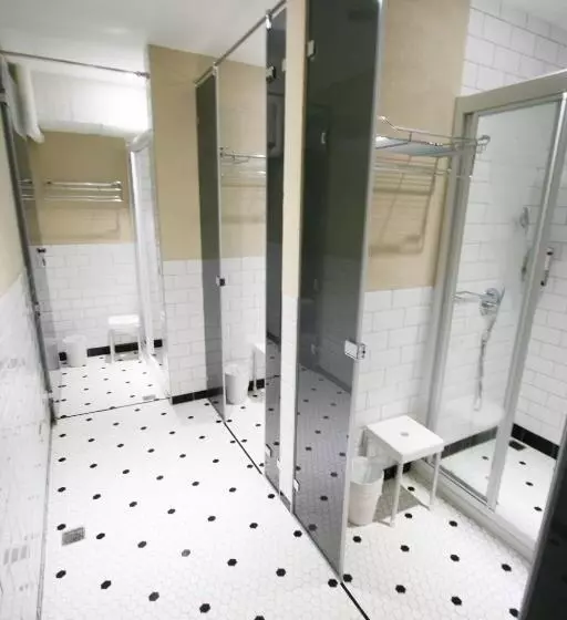 اتاق استاندارد با سرویس بهداشتی مشترک, Nk Hostel