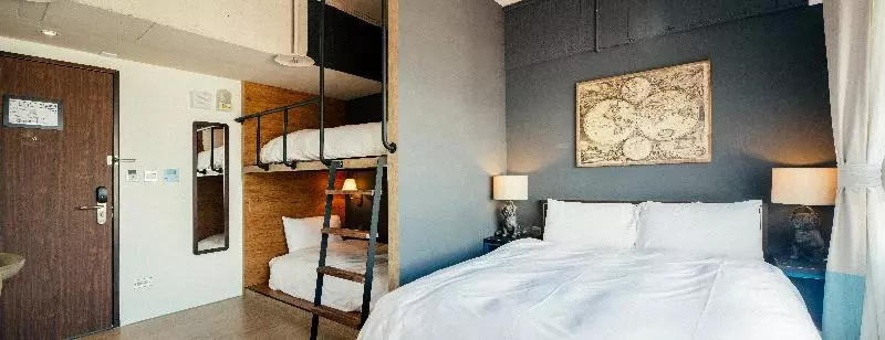 اتاق خانوادگی با سرویس بهداشتی مشترک, Nk Hostel