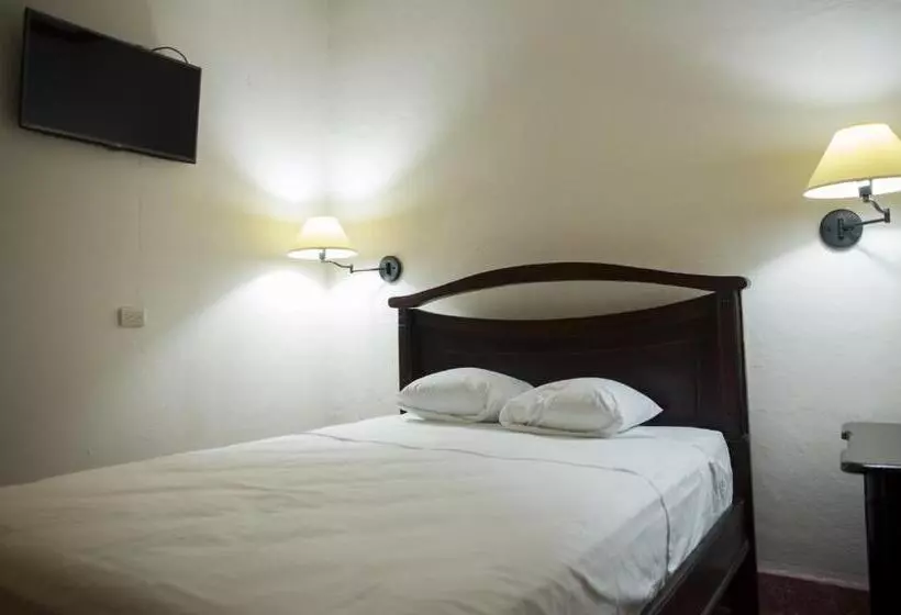 اتاق اکونومی, Real La Merced