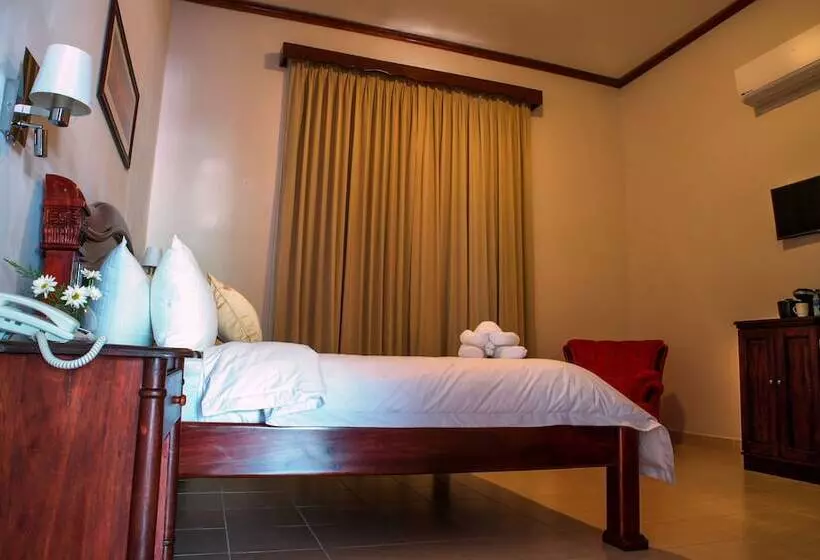 Standard Room Double Bed City View, Real La Merced