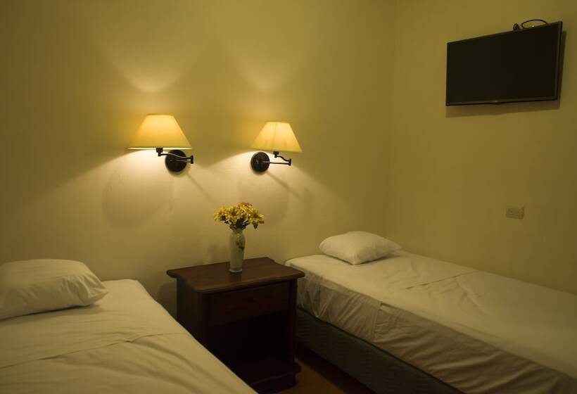 带2个双人床的标准工作室, Real La Merced