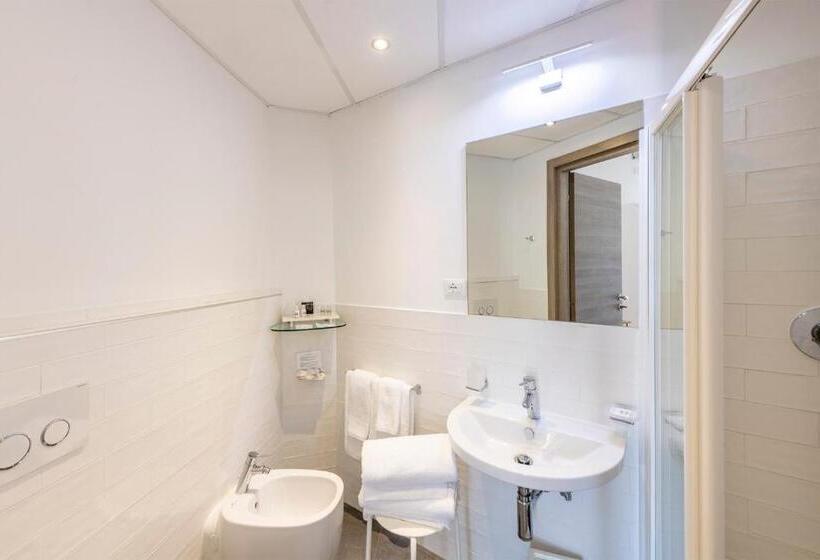 جناح جونيور, San Michele