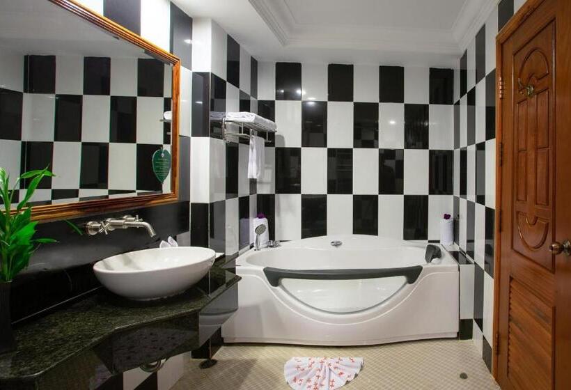 Номер Deluxe с Балконом, Somadevi Angkor Premium