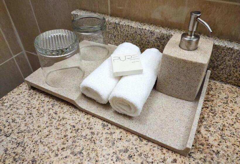 غرفة قياسية سرير كينج, Days Inn & Suites By Wyndham Fort Saskatchewan