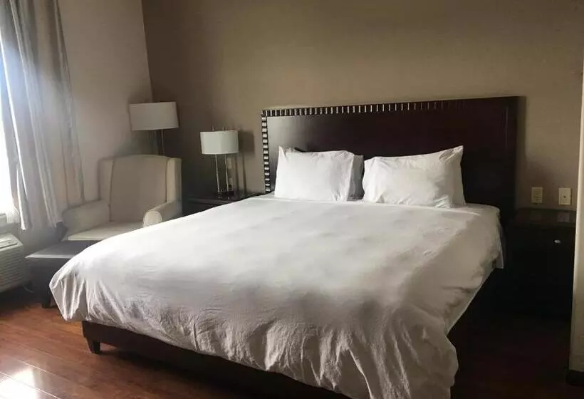 Standard-huone King-vuode, Days Inn & Suites By Wyndham Fort Saskatchewan