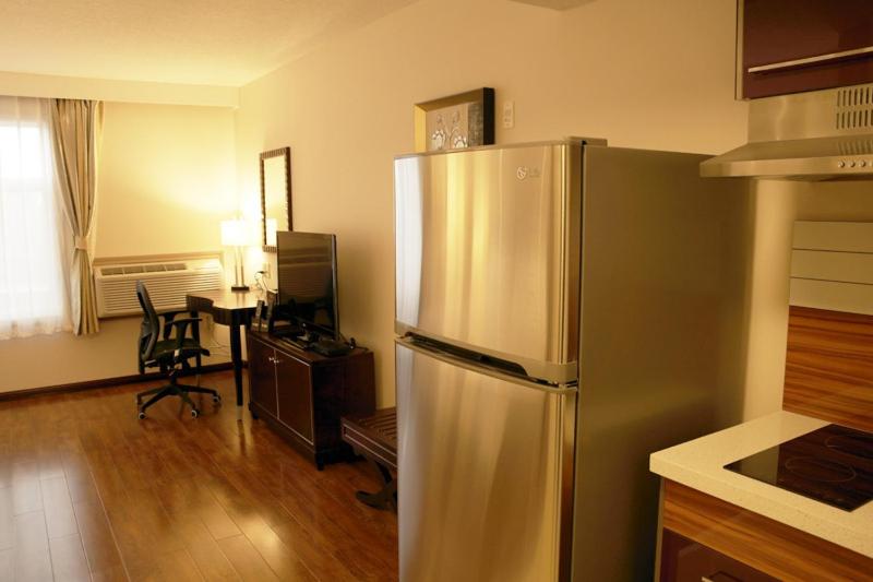 غرفة قياسية مزوَّدة بمطبخ, Days Inn & Suites By Wyndham Fort Saskatchewan