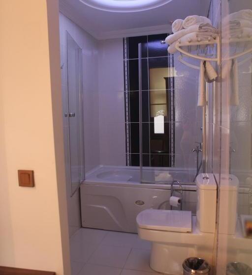 スタンダードルーム, Tom Square Boutique