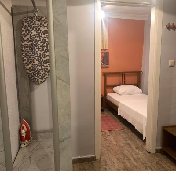 ファミリールーム, Tom Square Boutique