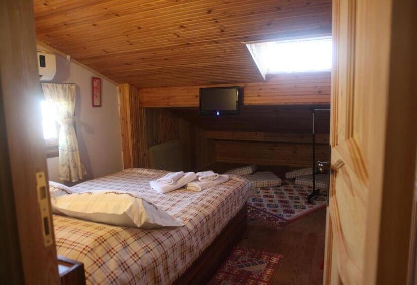 エコノミールーム, Tom Square Boutique