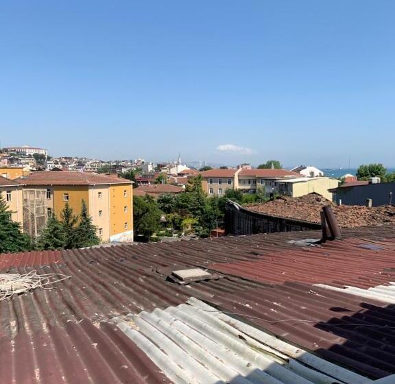 片側に海が見えるデラックスルーム, Tom Square Boutique