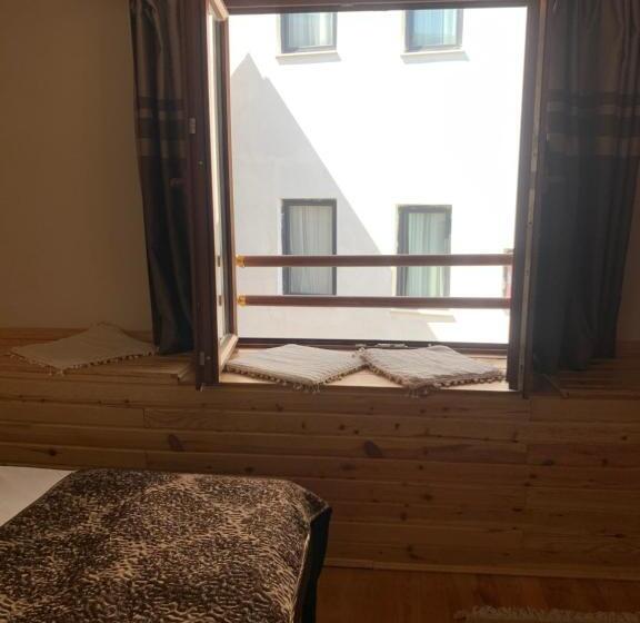 片側に海が見えるデラックスルーム, Tom Square Boutique