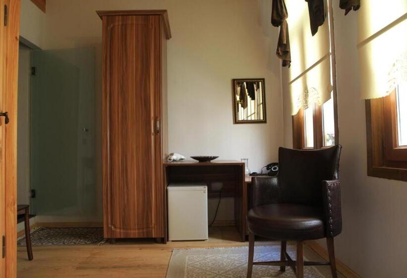 スタンダードルーム, Tom Square Boutique