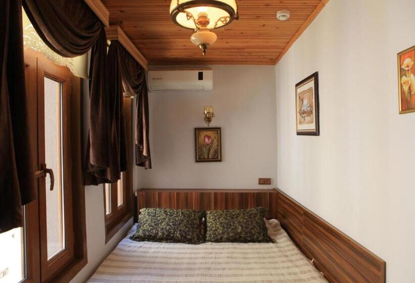 スタンダードルーム, Tom Square Boutique