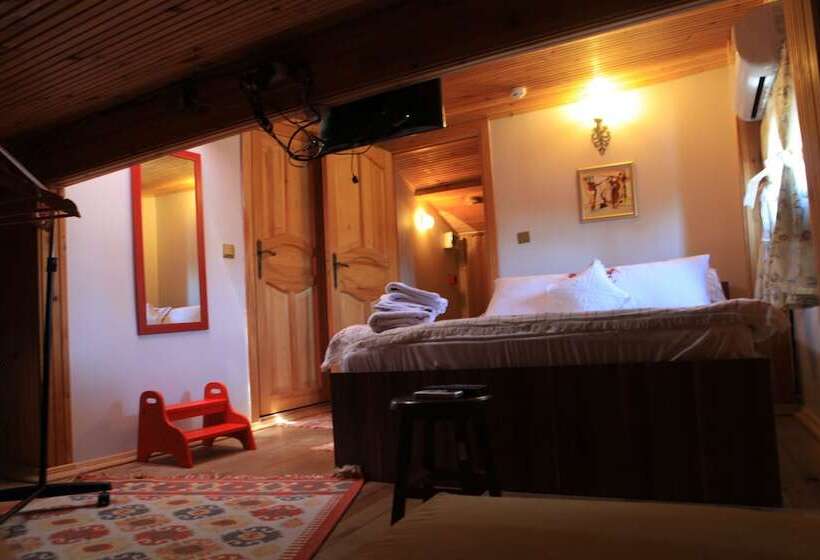 エコノミールーム, Tom Square Boutique