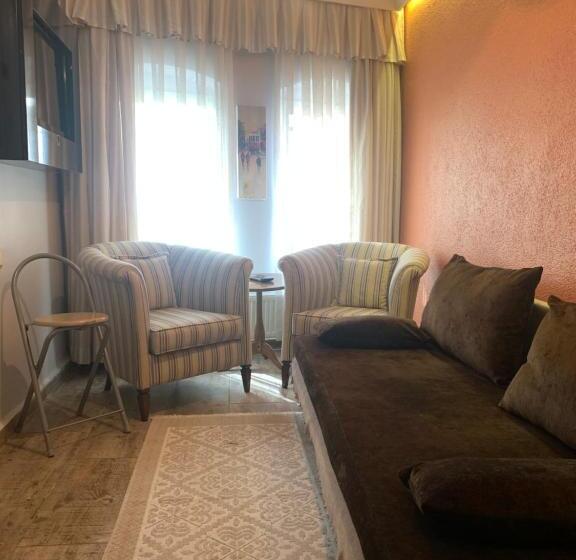 ファミリールーム, Tom Square Boutique