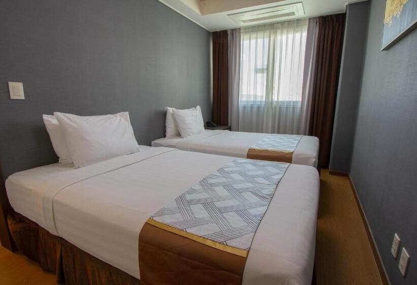 جناح جونيور, Xenia